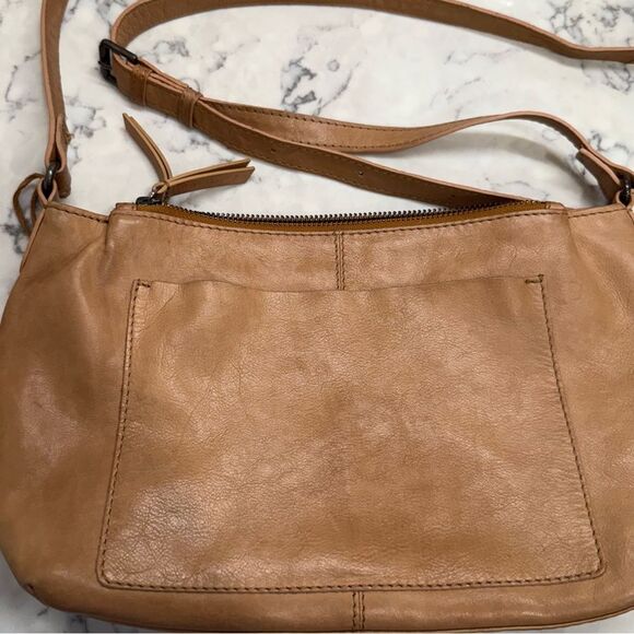 Elegant Tan Leather crossbody Shoulder Bag - Picture 2 of 9